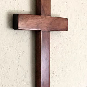 PRECIO AL POR MAYOR MADERA RELIGIOSA TALLADA 7*12cm Ajuste a mano Pequeña Cruz de madera para la fabricación de collares de oración de la Iglesia - Product Image 1