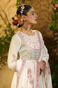 Kurtis ผ้าเรยอนสำหรับผู้หญิงผ้าคอตตอนดีไซน์แฟชั่นล่าสุด - Product Image 3