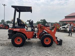 2023 Kubota R430 Chargeur sur pneus avec moteur EPA 9-20 tonnes Charge nominale Chargeur frontal Dumper Eaton Cylindre hydraulique Garantie 1 an - Product Image 6