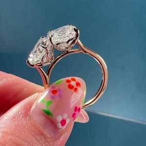 Bague Toi et Moi en Or Jaune avec Deux Diamants de Laboratoire Certifiés IGI 5.00 carats (couleurs D-E-F), Taille Poire et Asscher, Nouveau Style, pour Femme, Idéale pour Fiançailles - Product Image 3