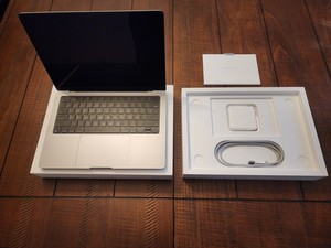 Venta al por mayor de la nueva MacBook Pro 14 M2 Max de Apple con chip M2 - Plateada - Product Image 2