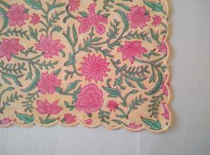 Juego de servilletas de algodón reutilizables hechas a mano de La India, servilletas bordadas impresas a mano con hojas florales, tela con borde festoneado para exteriores - Product Image 3