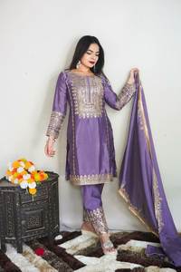 Trajes de diseñador bordados Georgette de estilo pakistaní de la mejor calidad para mujer, trabajo de encaje para boda y fiesta - Product Image 4