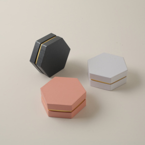 Empaquetado de cuidado de la piel de joyería con forma de hexágono negro personalizado para banquete, cajas de recuerdo de boda, collar, caramelos, caja de pestañas - Product Image 2