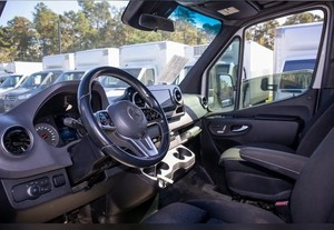 รถบรรทุก Mercedes Benz Sprinter Cab Chassis ปี 2024 คุณภาพเยี่ยม เครื่องยนต์เทอร์โบดีเซล เกียร์อัตโนมัติ เบาะหนัง ภายในสีเข้ม พร้อมส่ง - Product Image 4