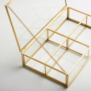 Caja de almacenamiento de vidrio con particiones de latón, marco de Metal dorado de lujo moderno hecho a mano, organizador acrílico decorativo para el hogar para collares y anillos - Product Image 3