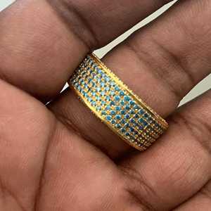 Anillo de diamantes de cuatro filas unisex de lujo, conjunto de oro amarillo de 14 quilates con ajuste pavimentado, joyería fina - Product Image 1