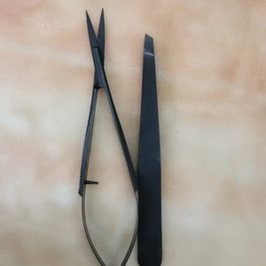 Pinces à épiler professionnelles noires à pointe effilée et ciseaux à ressort pour l'épilation et le soin des sourcils - Product Image 4
