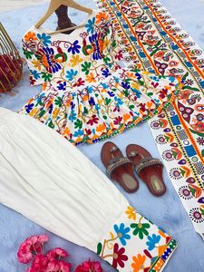 Navratri Special Top & Dhoti & Fancy Style Dupatta Robe traditionnelle indienne Dhoti Salwar Collections - Product Image 4