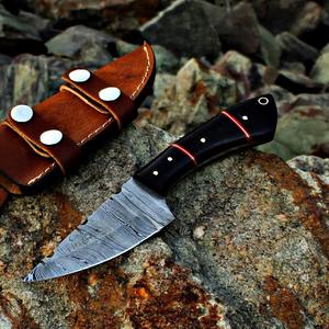 Couteau de skinner en acier damas fait à la main personnalisé avec manche en bois de rose Belle gaine en cuir de qualité EDC supportée OEM - Product Image 2