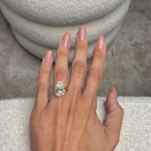 Anillo de Compromiso con Diamante Cultivado en Laboratorio de 7.00 Quilates, Corte Pera, Solitario, Oro Amarillo de 18k, Certificado IGI, Anillo de Promesa, Regalo para Ella - Product Image 2