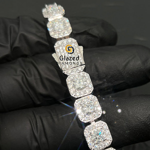 Bonita pulsera de racimo hecha a mano de oro blanco de 10K y pulsera de diamantes de moissanita de claridad VVs de corte brillante redondo - Product Image 5