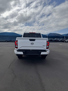 Camioneta Nissan Navara Doble Cabina 2.5 LE Plus 4X4 Usada 2025 con Transmisión Manual - Product Image 6