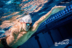 Gafas de Natación SAEKO Taiwan CE ISO 18527-3:2020 de Visión Amplia para Aguas Abiertas con Correa Elástica y Lentes de PC - Product Image 2