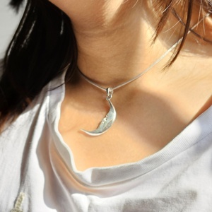 Pendentif en argent léger avec motif de visage de lune Style religieux Meilleur cadeau pour son type de pendentifs à breloque - Product Image 2