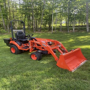 Tractor BX2680 de 25 HP, Tractor Agrícola Compacto de 4x4 con Motor, Caja de Cambios y Bomba para Agricultura, Eficiente y Fácil de Operar - Product Image 1