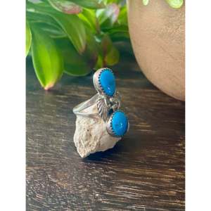 Anillo Auténtico Navajo Hecho a Mano con Turquesa Chapada en Oro Rosa, Talla 6.75, Piedras Preciosas Naturales con Engaste de Bisel - Product Image 3