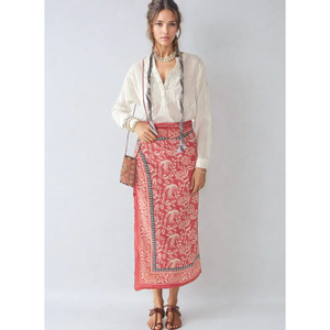 Pareo Elegante Tejido de Secado Rápido sin Mangas con Diseño Trenzado en Rojo Vibrante, Ajuste Holgado y Largo Maxi - Product Image 2