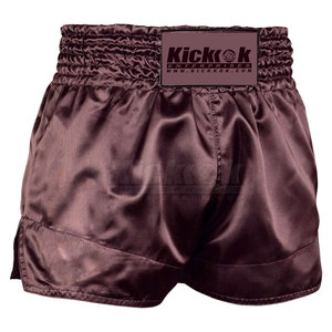 Shorts de kickboxing à coupe flexible avec tissu doux, design large, logo frontal, respirant et léger pour un confort d'entraînement amélioré - Product Image 3