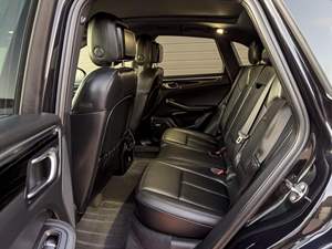 LISTO PARA ENVIAR - USADO, VOLANTE A LA IZQUIERDA |   CONDUCCIÓN DERECHA |   Porsche Macan 2022, 5900 millas, Turbo, 4 cilindros, tracción total - Product Image 4