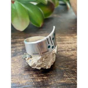 Anillo Ajustable Raymond Begay con Incrustaciones de Ópalo y Oro Rosa/Plata, Talla 10, Regalo para Él, Piedras Preciosas Naturales, Chapado en Dos Tonos - Product Image 3
