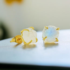 Rainbow Moonstone Raw Birthstone Prong Set 925 Pendientes de plata al por mayor - Product Image 3