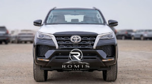 SUV To-yo-ta 2023 con Interni in Pelle Nera, Fari LED, Trasmissione Automatica, Pneumatici R20 - Product Image 1