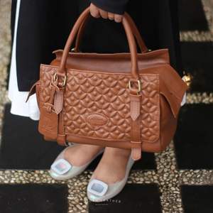 Cuero genuino hecho a mano de lujo elegante para mujer con diseño geométrico manijas superiores elegantes perfectas para el día a día sofisticado - Product Image 6