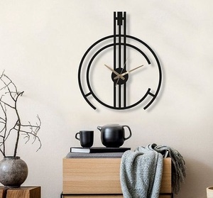 Relojes de pared decorativos de metal con elementos vintage y grandes números romanos hechos para estilos interiores tradicionales y rústicos - Product Image 4