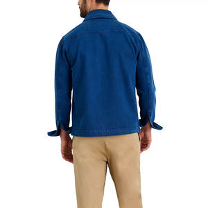 Chaqueta vaquera desgastada para hombre con detalles desteñidos, perfecta para un estilo callejero urbano moderno - Product Image 4