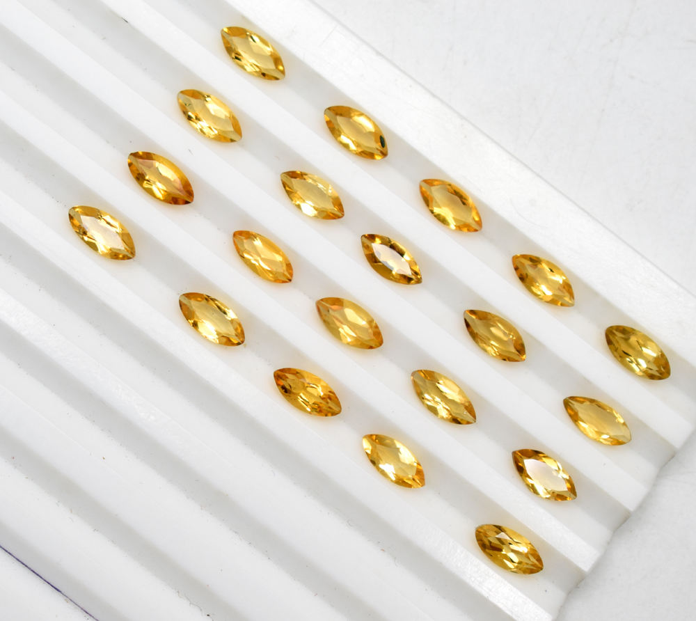 สีเหลือง