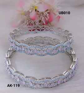 La meilleure qualité complète votre look ethnique avec ce superbe ensemble de bracelets traditionnels AD parfait pour les mariages et les festivals - Product Image 3