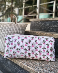 Wholesale Cotton Women Travel Makeup Toiletry <b>Pouch</b> Custom Handmade Monogram Floral Quilted Cosmetic Bag - Product Image 3
