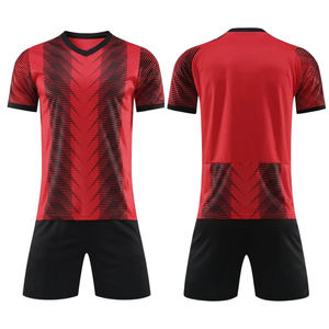 Uniformes de fútbol con logotipo personalizado Último diseño para entrenamiento y ropa deportiva Fabricado en fábrica con servicio OEM disponible - Product Image 1