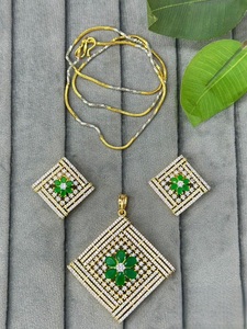 Conjunto de Collar y Pendientes con Acabado Dorado de Moda, Diseño con Piedras de Circonita Cúbica, Estilo Elegante para Bodas y Fiestas, Colección para Mujer - Product Image 2