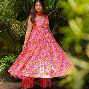 Muselina Digital Impreso Totalmente Acampanado Vestido Sin Mangas Diseño A Juego Georgette Dupatta para Bodas Fiestas Ocasiones-Reversible - Product Image 1