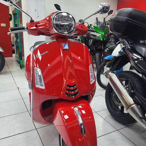 VENTE AVEC REMISE - VESPAS GTS310 (Super) Nouveaux scooters Garantie 3 ans Origine américaine - Product Image 1