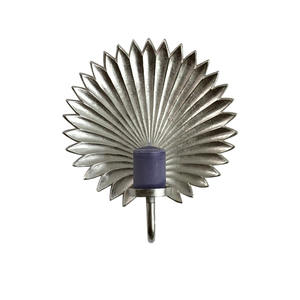 Apliques de pared con diseño de hoja de aluminio fundido dorado, candelabros de pared de aluminio sueco de mediados de siglo, candelabros votivos - Product Image 1