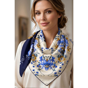 Écharpe en satin tissé à imprimé floral pour femme - Bleu marine et blanc 85 x 70 cm, couvre-chef et foulard - Product Image 2