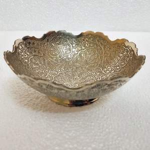 Pièce maîtresse décorative bol de dattes en métal plaqué or adapté pour garder bonbons fruits desserts et collations assorties - Product Image 3