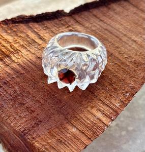 Anillo de piedras preciosas de cristal de cuarzo natural con piedras preciosas de cristal rojo en el centro Anillo de declaración Regalo especial para ella o él - Product Image 5