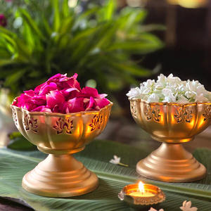 Exquisito cuenco Urli dorado con estilo tradicional contemporáneo para meditación, relajación, regalo de Navidad hecho de metal, vidrio de latón - Product Image 1