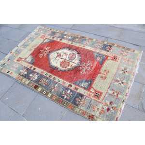 Alfombra Turca con Diseño Floral Rojo y Azul, 3.6x5.9 pies, de Lana - Product Image 2