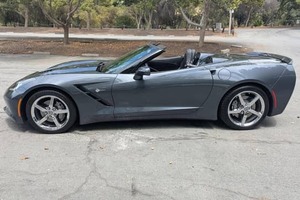 Chevrolet Corvette Stingray Coupé 2024 Usado, Volante a la Izquierda, Color Oscuro, Cuero R15, Techo Panorámico, WindDriven PurePerformance OpenAir - Product Image 3