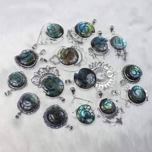 Vente en gros de pendentifs en labradorite de créateur Collier de pierres précieuses en ammonite avec placage en argent sterling pour l'utilisation de bijoux et de breloques - Product Image 6