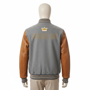Veste universitaire en laine grise pour homme avec manches en cuir marron, logo brodé A 18 sur le devant, style preppy, vêtement d'automne - Product Image 2