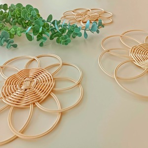 Posavasos bohemios hechos a mano, manteles de ratán en forma de flor con decoración de pared multifunción, diseño Art Deco para colgar - Product Image 3