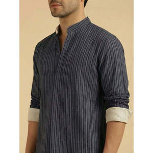 Ensemble coordonné plissé texturé rayé pour homme Amanush, ensemble kurta et pantalon en coton, col mandarin, manches longues, décontracté, pour l'été, à porter au quotidien - Product Image 2