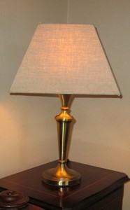 Đèn bàn bằng đồng truyền thống với bóng râm đẹp cho phòng ngủ vượt thời gian đầu giường hoặc trang trí phòng khách - Product Image 4