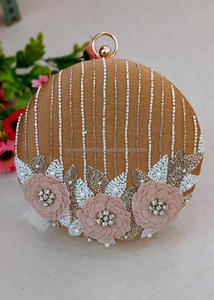 Nouvel arrivage Superbe pochette de soirée en satin multicolore à imprimé floral gaufré fait à la main pour femmes Sac à main avec chaîne en métal perlé - Product Image 3